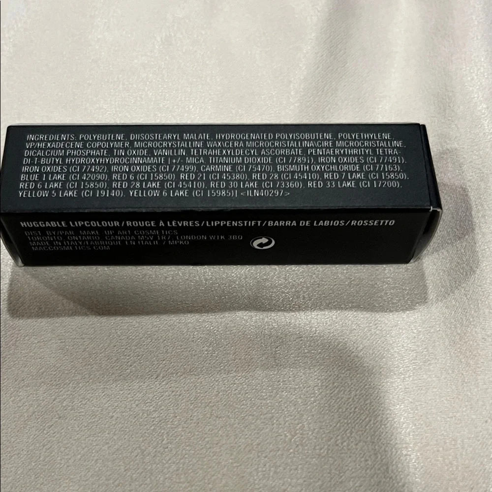 MAC Cosmetics Huggable Lipcolour - Picture 3 of 8